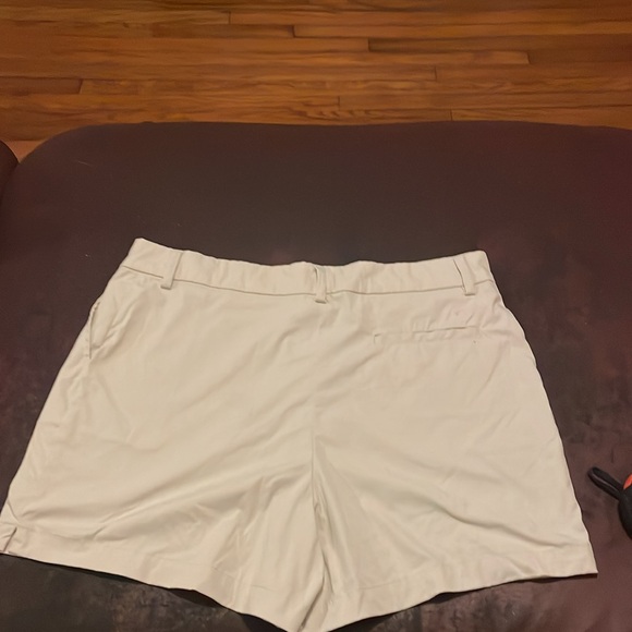 Perfect Khaki Shorts - Picture 6 of 7